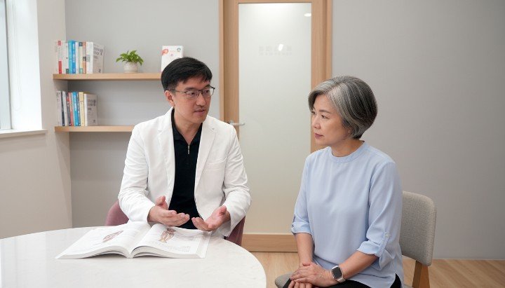 專業醫師講解如何應對減肥針噁心感 少量多餐有效改善施打減肥針噁心問題 飲水時機調整可減少減肥針噁心的反胃 門診諮詢醫師討論減肥針噁心劑量調整